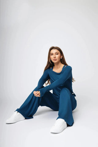 Experience unrivaled comfort with the Addison Sweatpant from Yebo Clothing, designed with moisture-wicking fabric and minimalist loungewear style for both relaxation and active use.