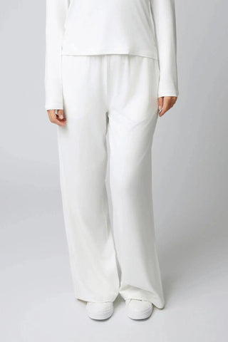 Yebo Clothing's Addison Sweatpant combines functionality and style, featuring recycled polyester, making it an excellent choice for men’s joggers that support the I See You movement and eco-conscious lifestyle.